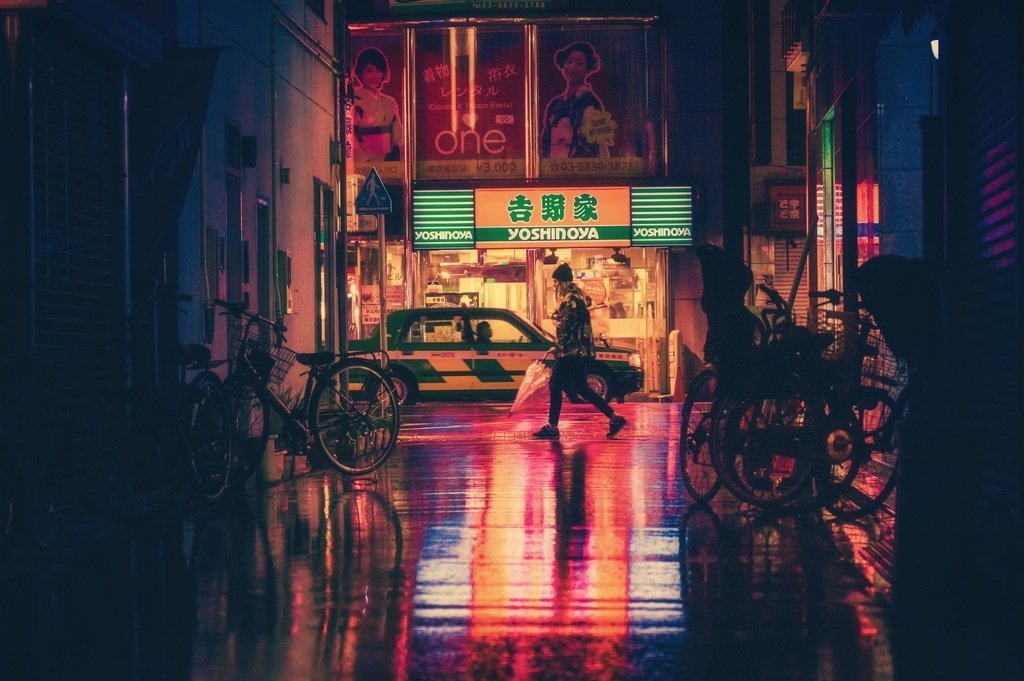 Night Light and Life On The Streets of Tokio, Japan